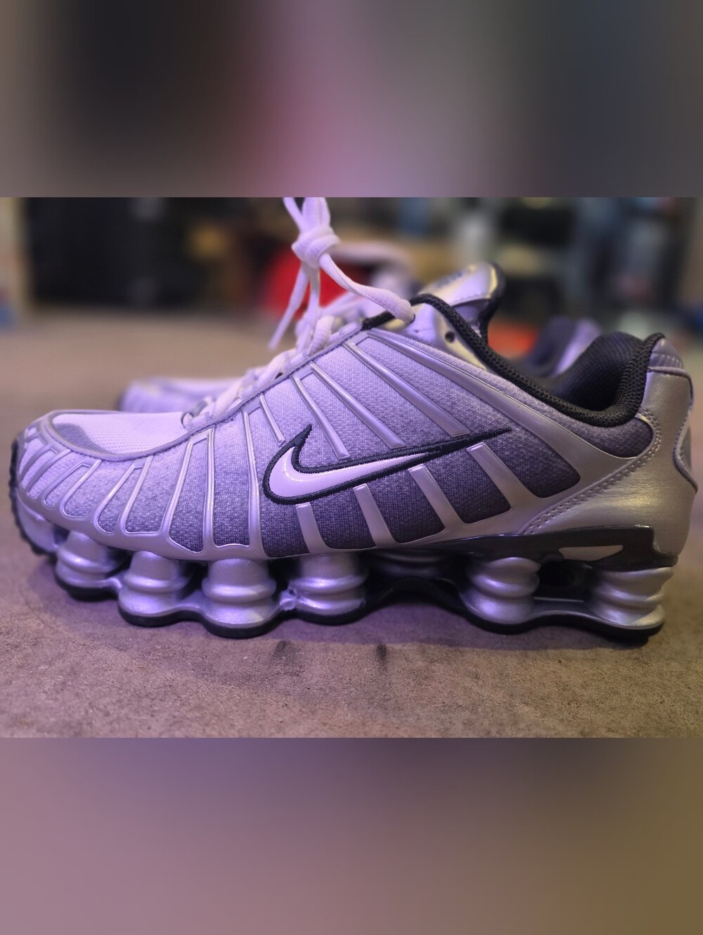 Nike Men’s SHOX TL Sneakers in metalic Silver and Black